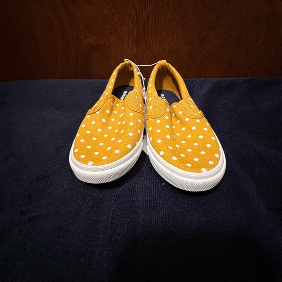 Old Navy size 10 and 11 yellow polka dot shoes - Picture 2 of 7